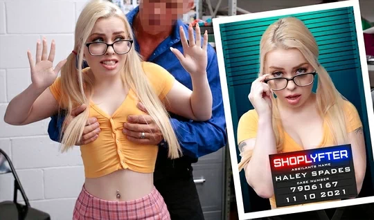 Blonde caught stealing and fucked in juicy pussy