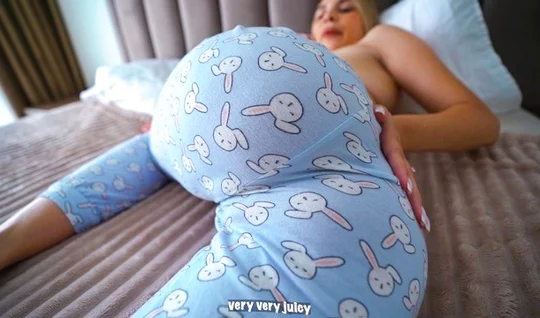 Stepmom with a big ass is not against morning sex with her stepson