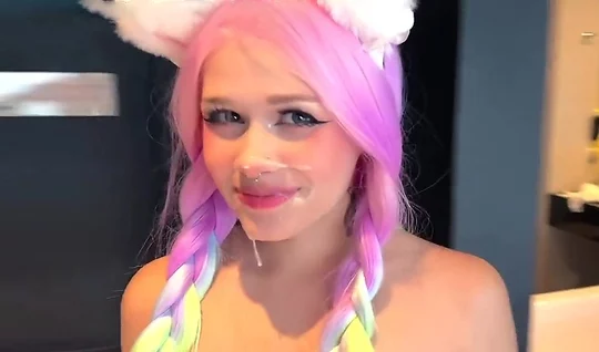 In POV video, flamboyant girl gets a powerful facial