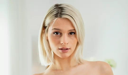 The blonde exposed her delicious pussy for intense pleasure