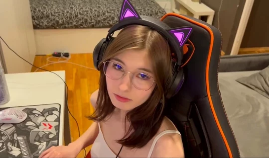 Russian gamer got up doggy style to take a little break from the computer