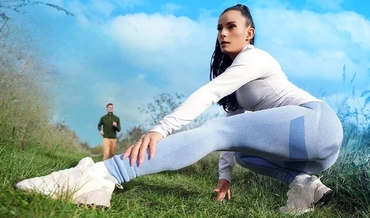 Brunette after a great massage wanted cool sex