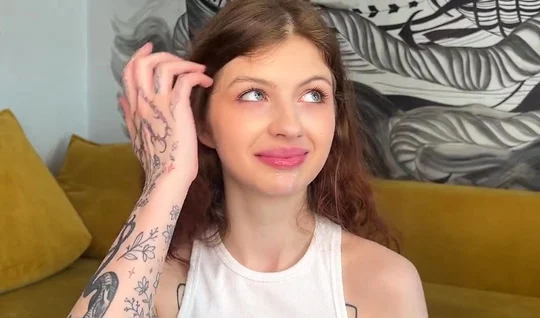 Russian bitch did not have to persuade hot sex