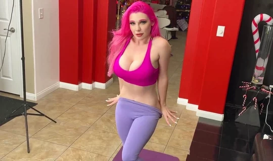 A bright woman with big milkings knows how to suck a shaft coolly