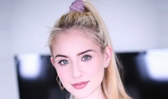 Close-up beauty gives deepthroat blowjob to fucker and gets cum on tongue