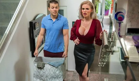 Mommy with big milkings rides a young boy's penis