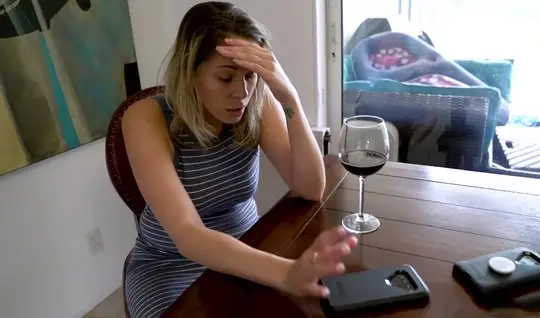 A drunken mother did not deny her stepson sex and spreads her legs in front of him for love