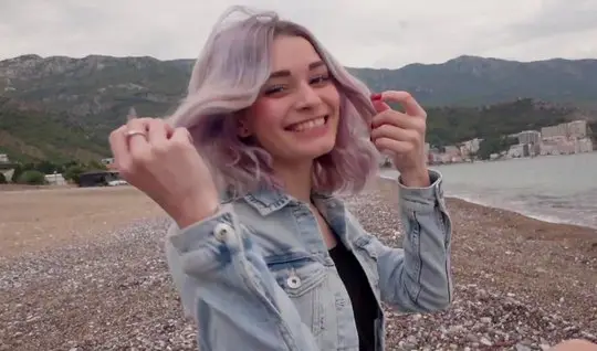 Russian girl succumbed to the persuasion of a pick-up artist and fucks on a video camera