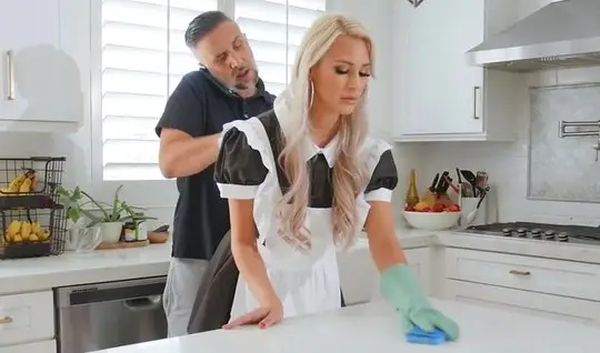 Blonde housekeeper got cancer in front of the owner and gave in the pussy