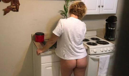 A mature woman with a wet pussy gets fucked in full with her lover