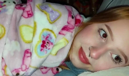 Redhead stepsister can	 sleep without tasting cock