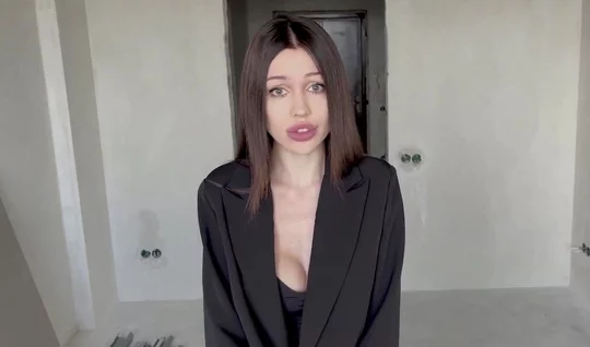 Russian chick has no money, but she knows how to give a hot blowjob