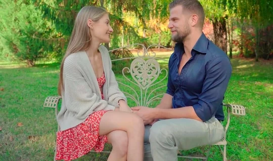 Skinny blonde gave in pussy on a romantic walk